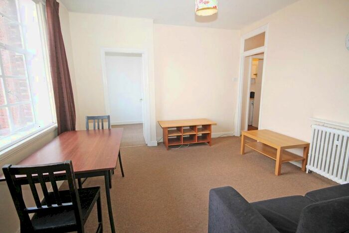 2 Bedroom Flat To Rent In Hamlet Gardens, London, W6