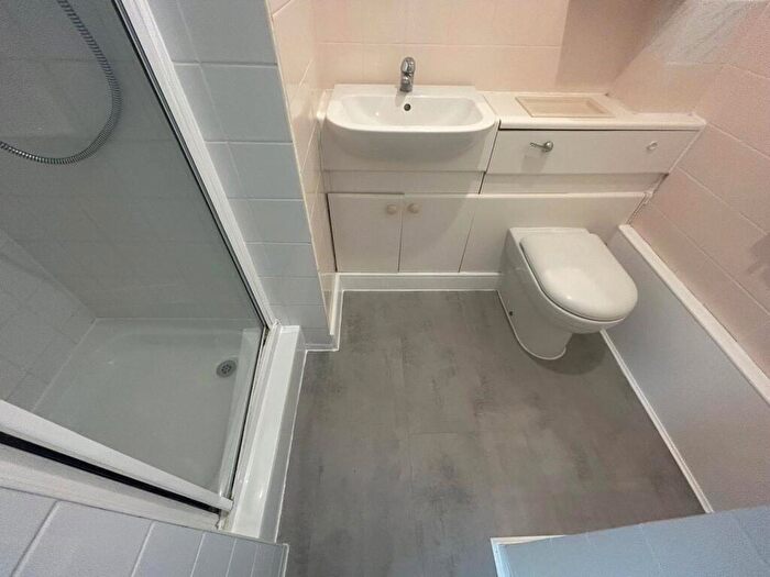 Flat For Sale In Farley Road, Gravesend, Kent, DA12