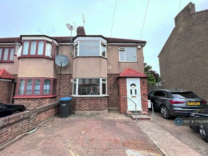 3 Bedroom Terraced House To Rent In Northfield Road, Enfield, EN3