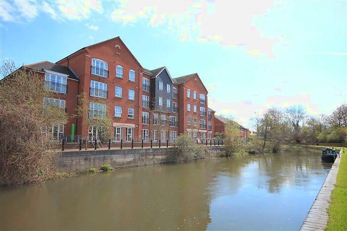 2 Bedroom Apartment To Rent In Hunters Wharf, Katesgrove Lane, Reading, Berkshire, RG1