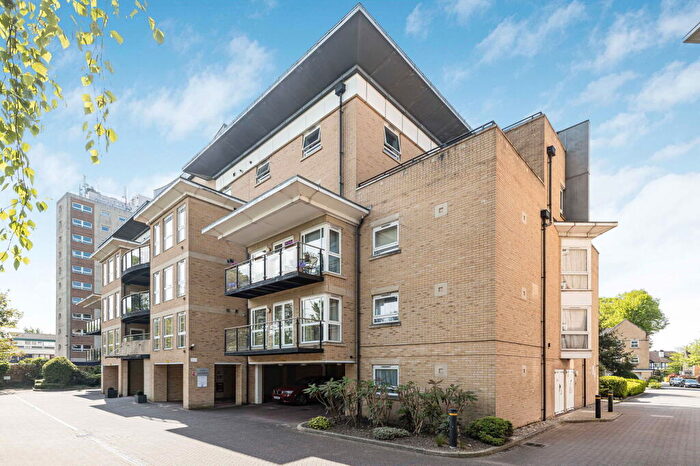 2 Bedroom Flat For Sale In Sparkes Close, Bromley, BR2