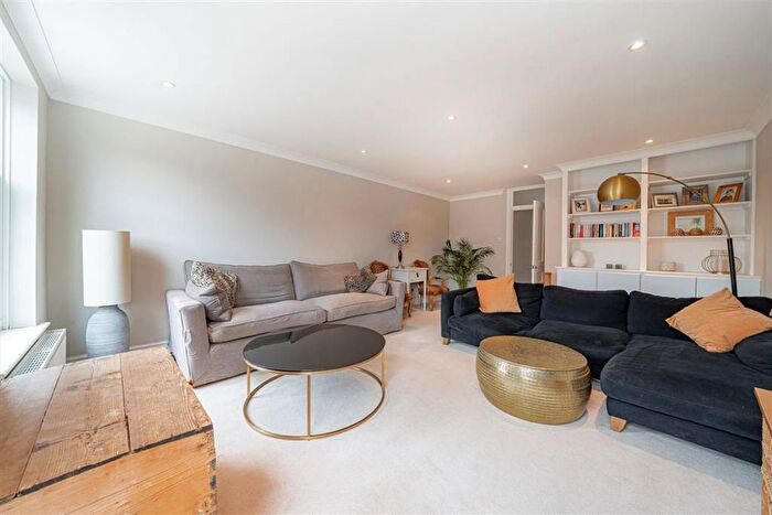4 Bedroom Property For Sale In Broom Park, Teddington, TW11