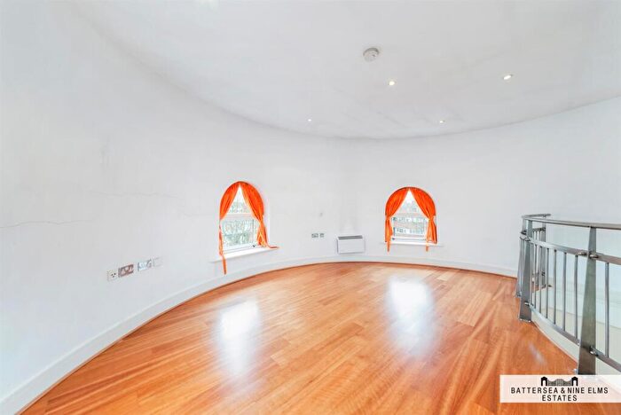 2 Bedroom Apartment For Sale In Bridge Theatre Apartments, Battersea Bridge Road, SW11