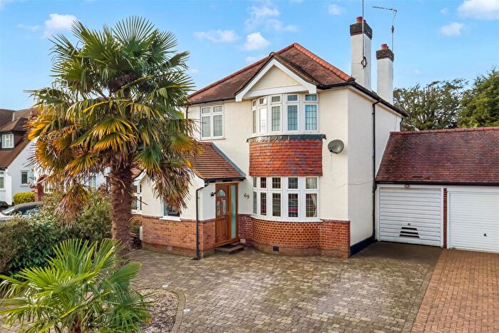 3 Bedroom Detached House For Sale In Baker Street, Potters Bar, EN6