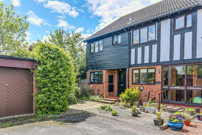 2 Bedroom End Of Terrace House To Rent In Coomb Field, Edenbridge, TN8