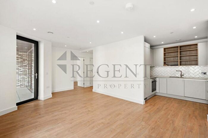 2 Bedroom Apartment To Rent In Cordwainer House, New Village Avenue, E14