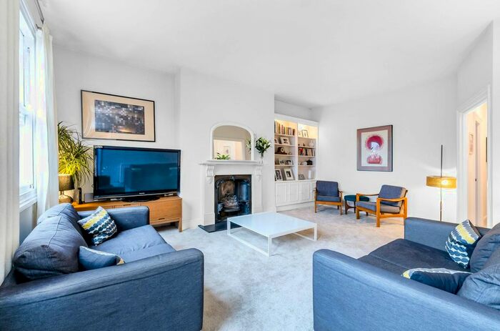 3 Bedroom Flat To Rent In Frognal Lane, Hampstead, London, NW3