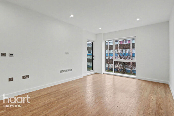 2 Bedroom Flat For Sale In Newgate, Croydon, CR0