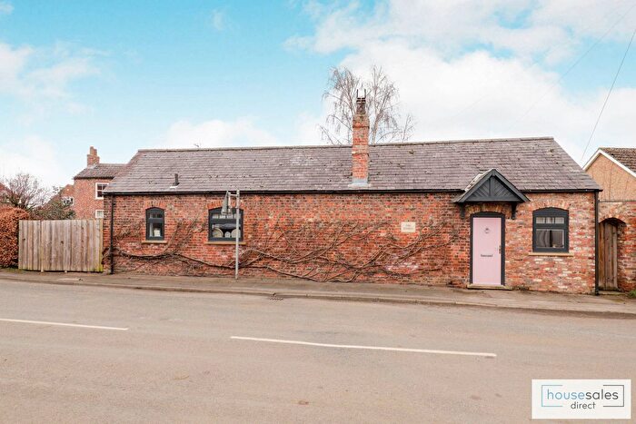 3 Bedroom Semi-Detached House For Sale In Main Street, Bielby, YO42