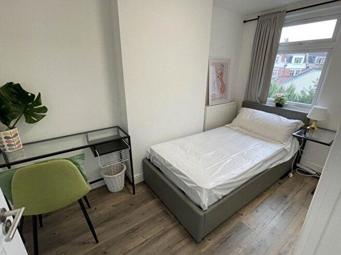 1 Bedroom Flat To Rent In Yoho Kingston Kp, KT2