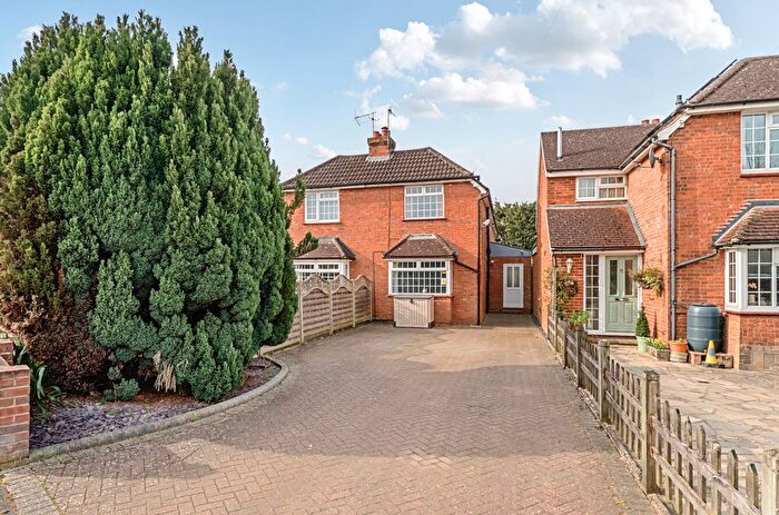4 Bedroom Semi Detached House For Sale In Guildford, Surrey, GU1