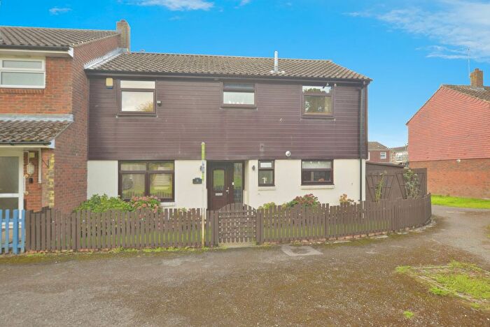 4 Bedroom End Of Terrace House For Sale In Copperfield Close, Kennington, Ashford, Kent, TN24
