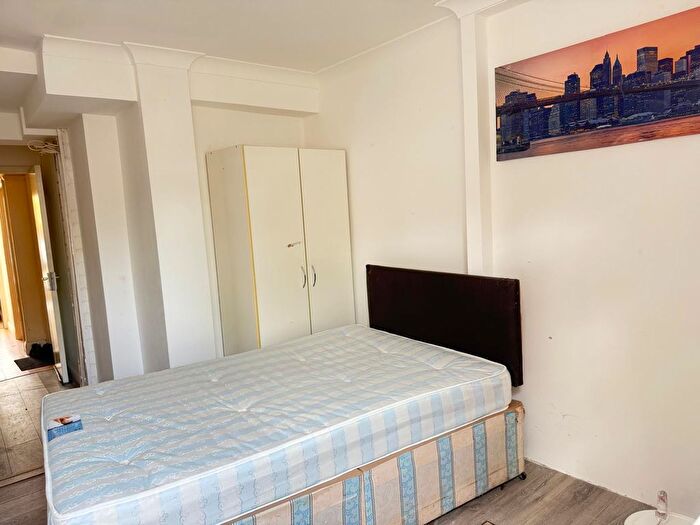 Studio To Rent In Roxeth Green Avenue, Harrow, Greater London, HA2