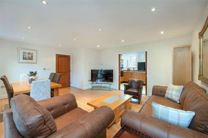 3 Bedroom Flat To Rent In Birchgrove House, Strand Drive, TW9