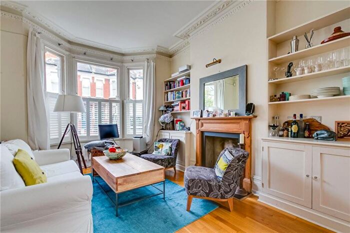 1 Bedroom Flat To Rent In Sugden Road, London, SW11