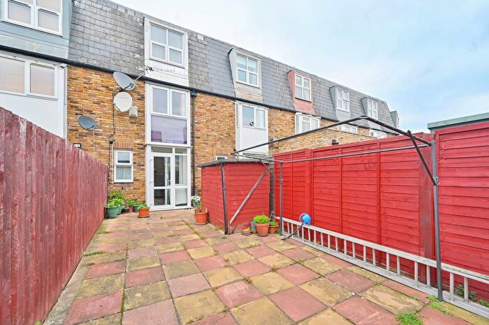 3 Bedroom Terraced House For Sale In Rosetta Close, Stockwell, London, SW8