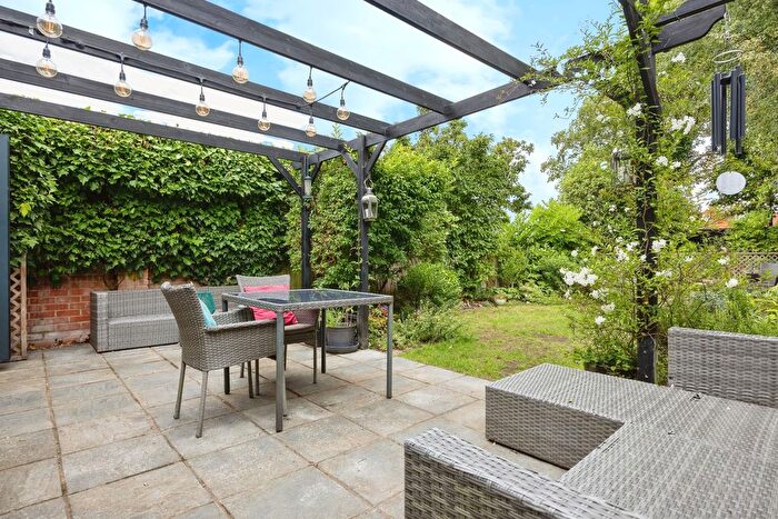 5 Bedroom Semi-Detached House For Sale In St. Johns Road, Farnham, Surrey, GU9