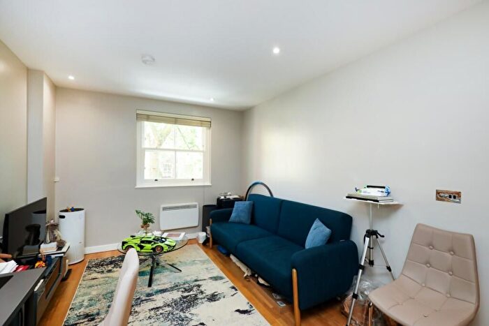 1 Bedroom Flat To Rent In Earls Court Road, London, SW5