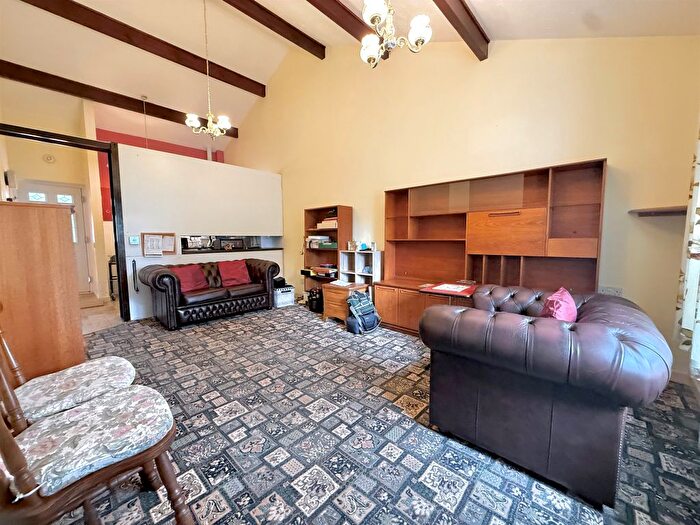 2 Bedroom Terraced Bungalow For Sale In Ferndale, Hedge End, Southampton, SO30