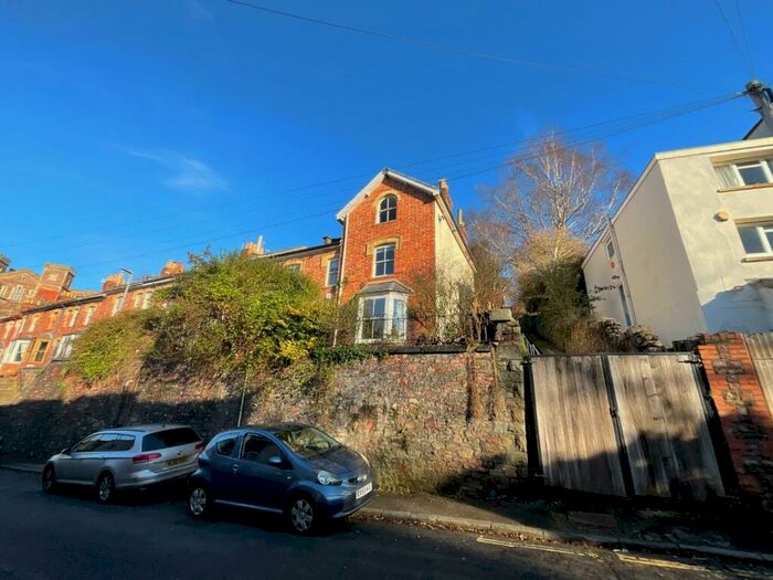 4 Bedroom End Of Terrace House To Rent In Roseberry Terrace, Bristol, BS8