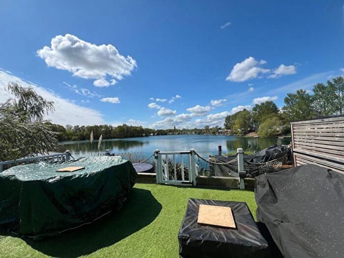 3 Bedroom Mobile/park Home For Sale In Fishing Lake - Tattershall Lakes, Sleaford Road, Lincoln, LN4