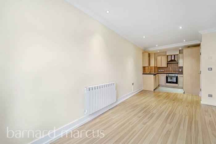 1 Bedroom Flat To Rent In High Street, Hampton, TW12