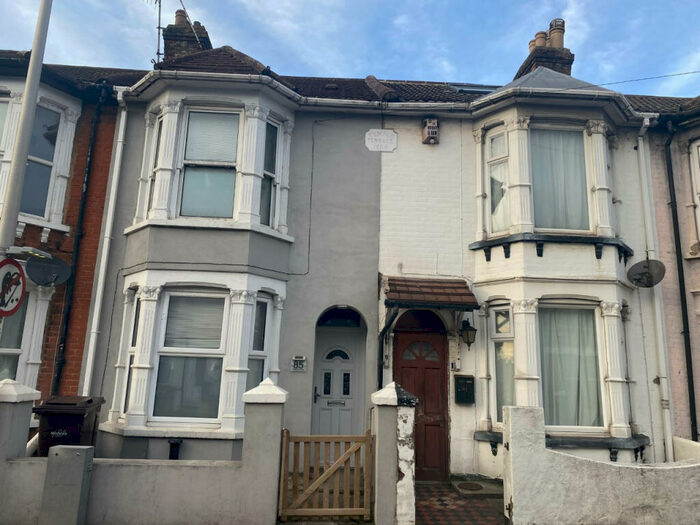3 Bedroom Terraced House To Rent In Rainham Road, Gillingham, ME7