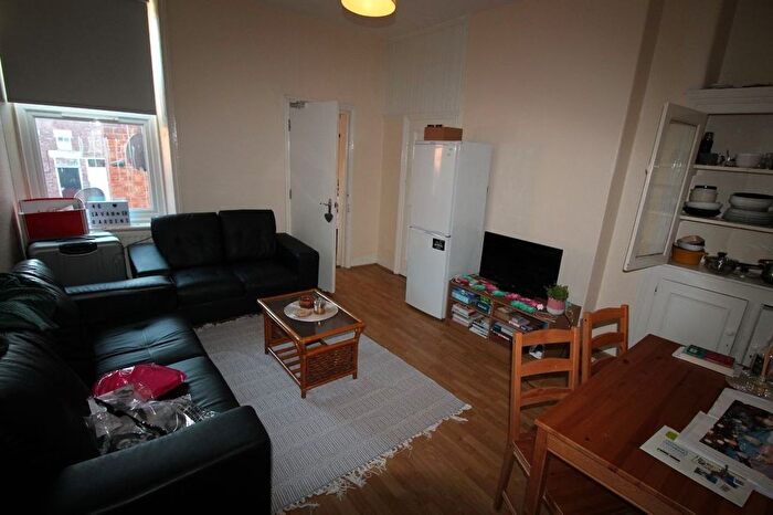 5 Bedroom Flat To Rent In Lavender Gardens, Newcastle Upon Tyne, NE2