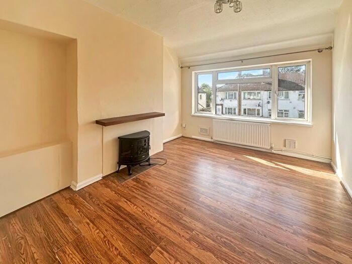 2 Bedroom Maisonette To Rent In Stafford Avenue, Slough, SL2