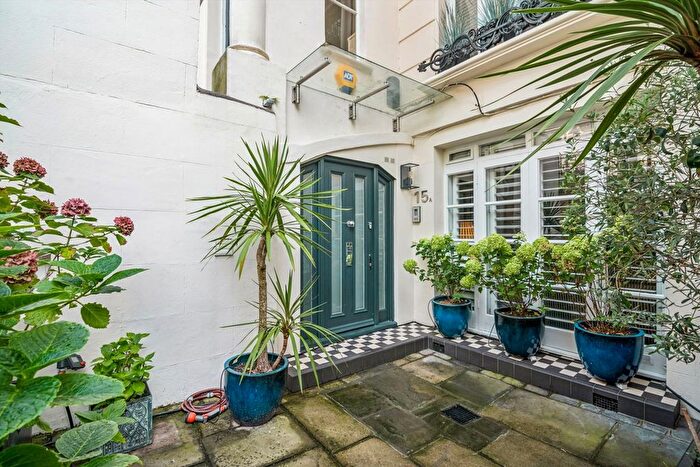 2 Bedroom Flat To Rent In Clarendon Gardens, Little Venice, W9