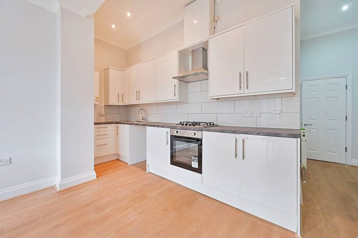 3 Bedroom Flat To Rent In Freeland Road, Ealing, London, W5