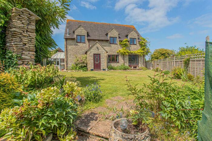 4 Bedroom Detached House For Sale In Chapel Knapp, Gastard, SN13