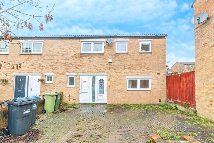 4 Bedroom Semi Detached House For Sale In Gledfield Place, Milton Keynes, Buckinghamshire, MK12