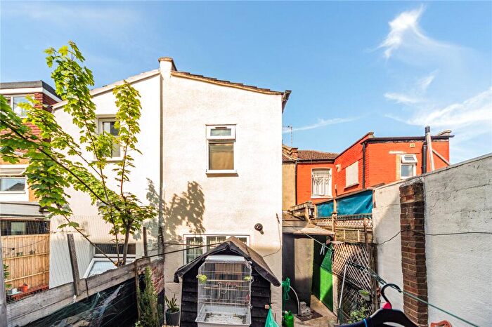 3 Bedroom Terraced House For Sale In Avenue Road, London, N15