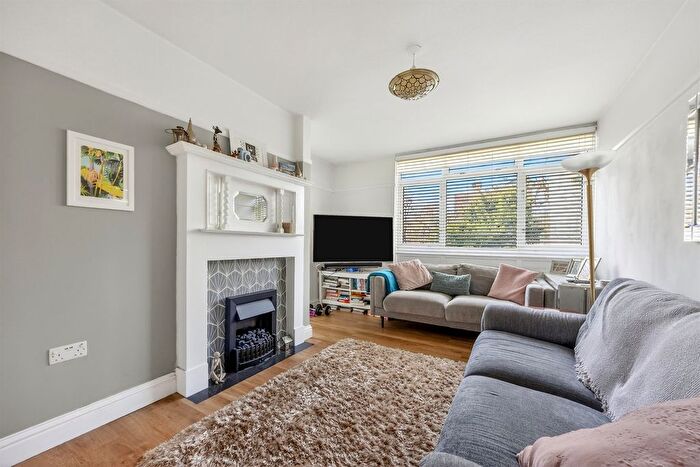 2 Bedroom Flat For Sale In Montfort Place, London, SW19