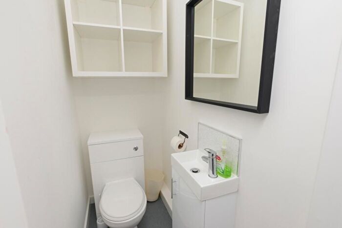 5 Bedroom Semi-Detached House To Rent In Castle Gate, Nottingham, NG1