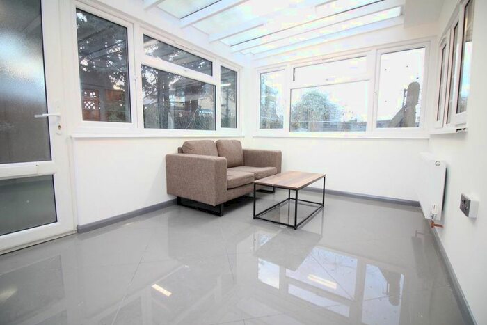 2 Bedroom Flat To Rent In Dunedin Way, Yeading, Hayes, UB4