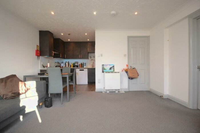2 Bedroom Apartment To Rent In Swan Place, Reading, RG1