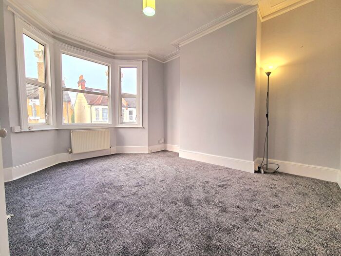 2 Bedroom Flat To Rent In Morgan Road, Bromley, BR1
