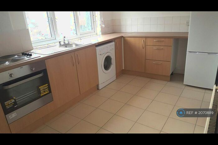 1 Bedroom Flat To Rent In Avenue Road, Seven Sisters, N15