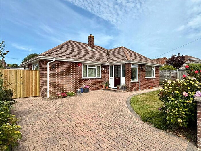 2 Bedroom Bungalow For Sale In Carrington Close, Milford On Sea, Lymington, Hampshire, SO41