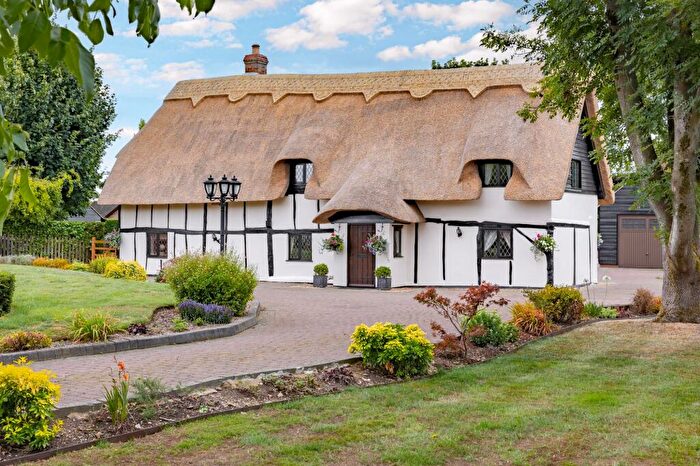 5 Bedroom Detached House For Sale In Church Green Road, Bletchley, MK3