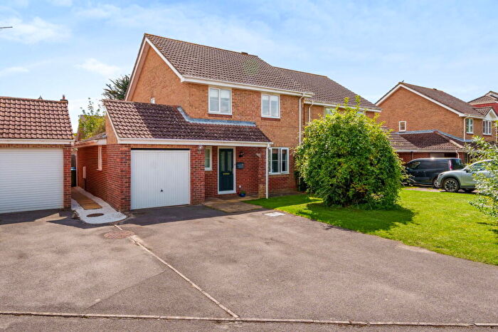 4 Bedroom Detached House For Sale In Fontwell Close, Chichester, West Sussex, BN18