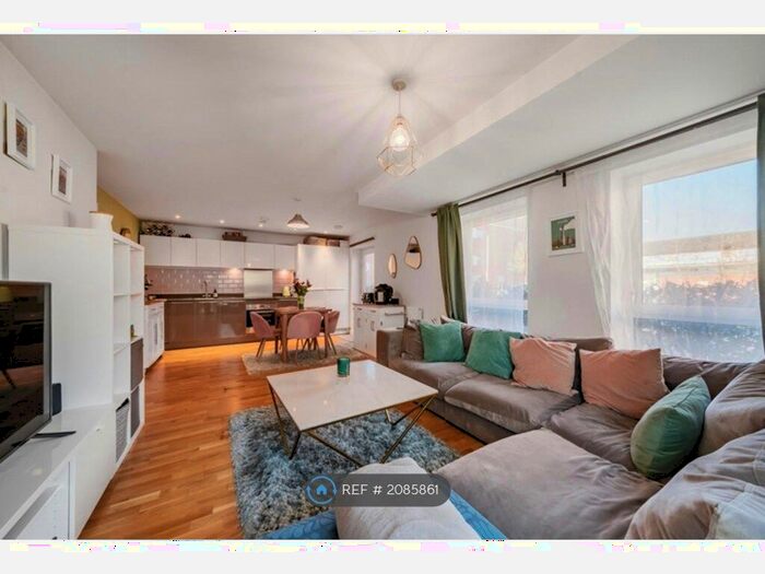 2 Bedroom Flat To Rent In Arla Place, Ruislip, HA4