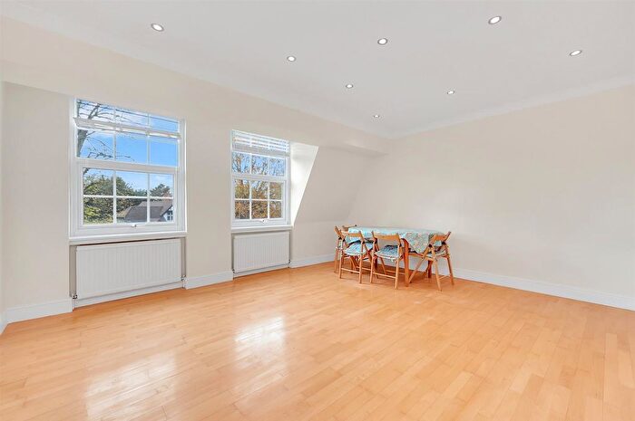 2 Bedroom Flat To Rent In Flat Georgian Court, Dollis Avenue, Finchley Central, N3