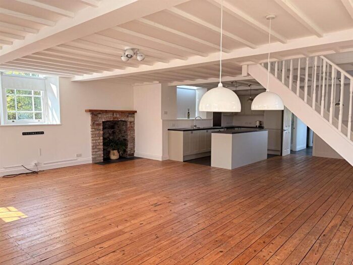 3 Bedroom Detached House To Rent In The Old Methodist Chapel, PL26