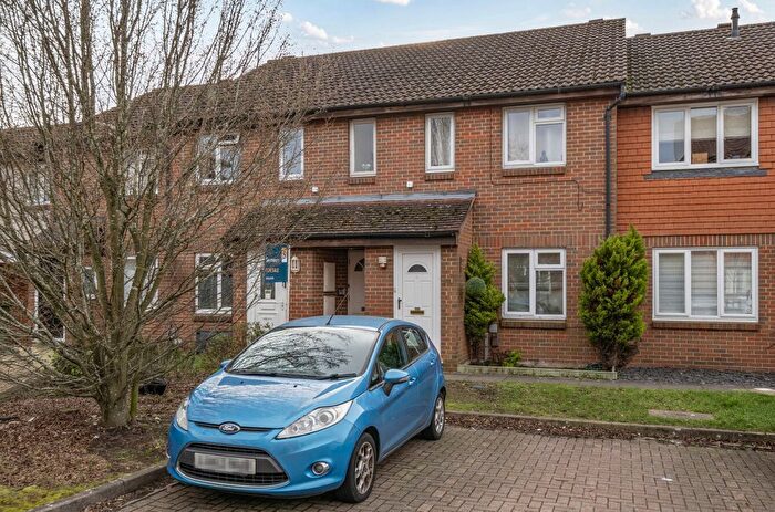 1 Bedroom Flat For Sale In Walton On Thames, Surrey, KT12