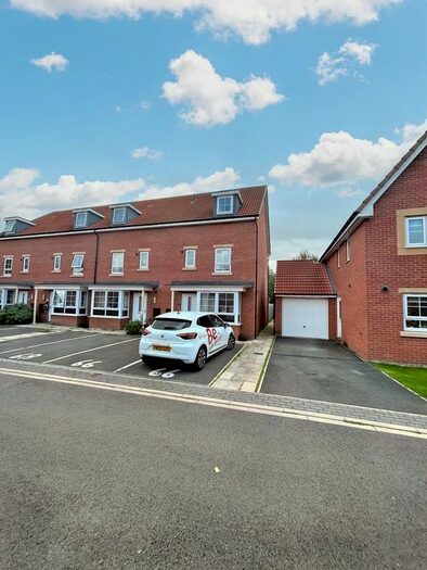 4 Bedroom End Of Terrace House To Rent In Heathside, Huntington, York, YO32