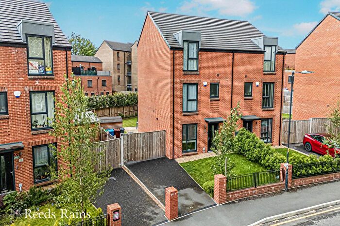 4 Bedroom Semi-Detached House For Sale In Gunson Street, Manchester, M40