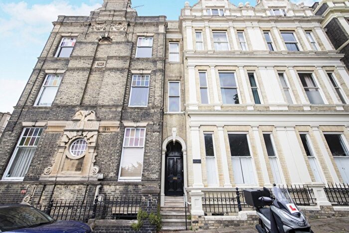 2 Bedroom Flat To Rent In Castle Hill, Rochester, ME1